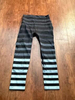 K-Deer Womens Striped Athletic Leggings - Black & Gray Size S